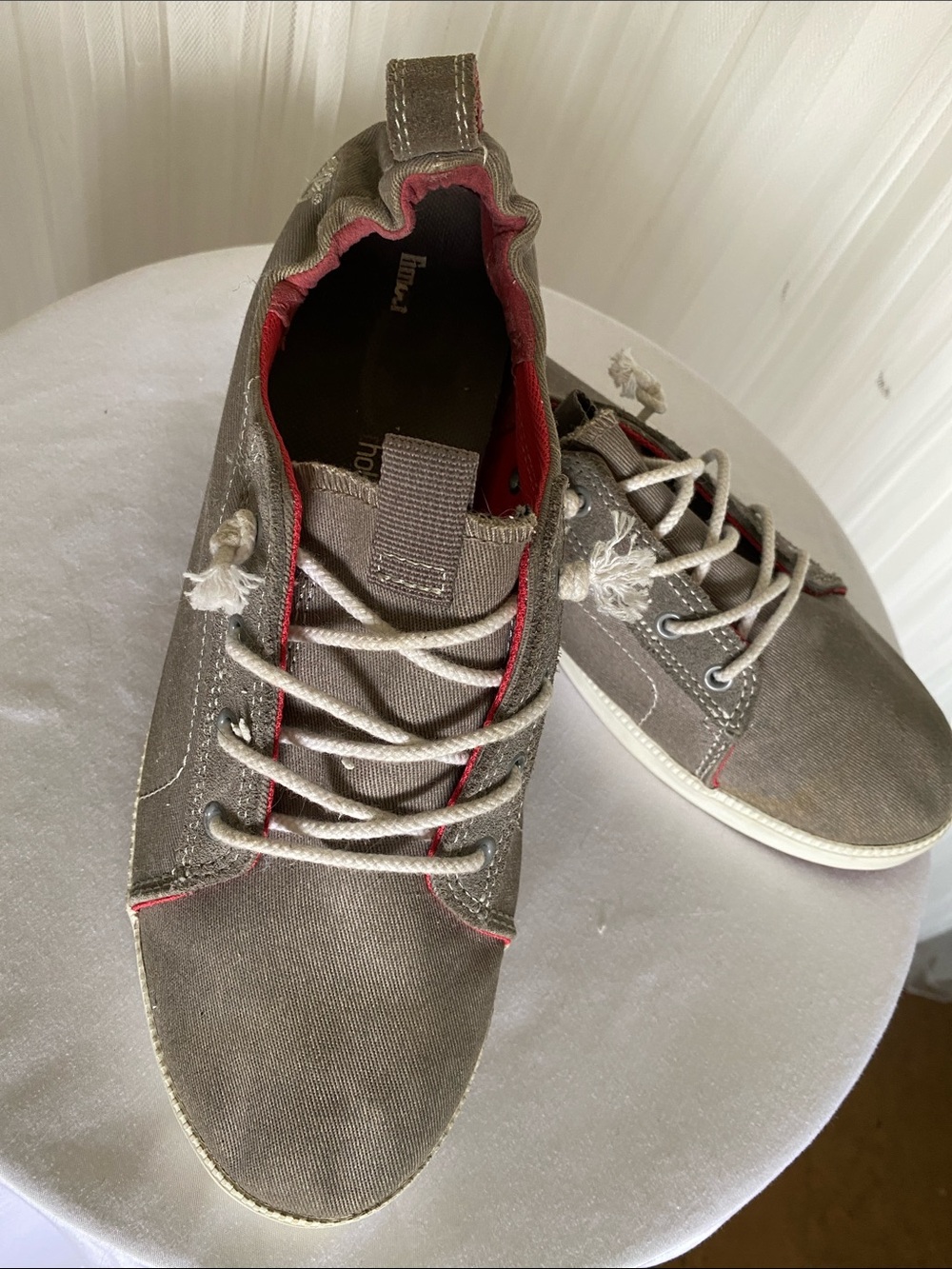 Timberland Casual Women’s Canvas Sneakers in Gray with Red Trim Size 10
